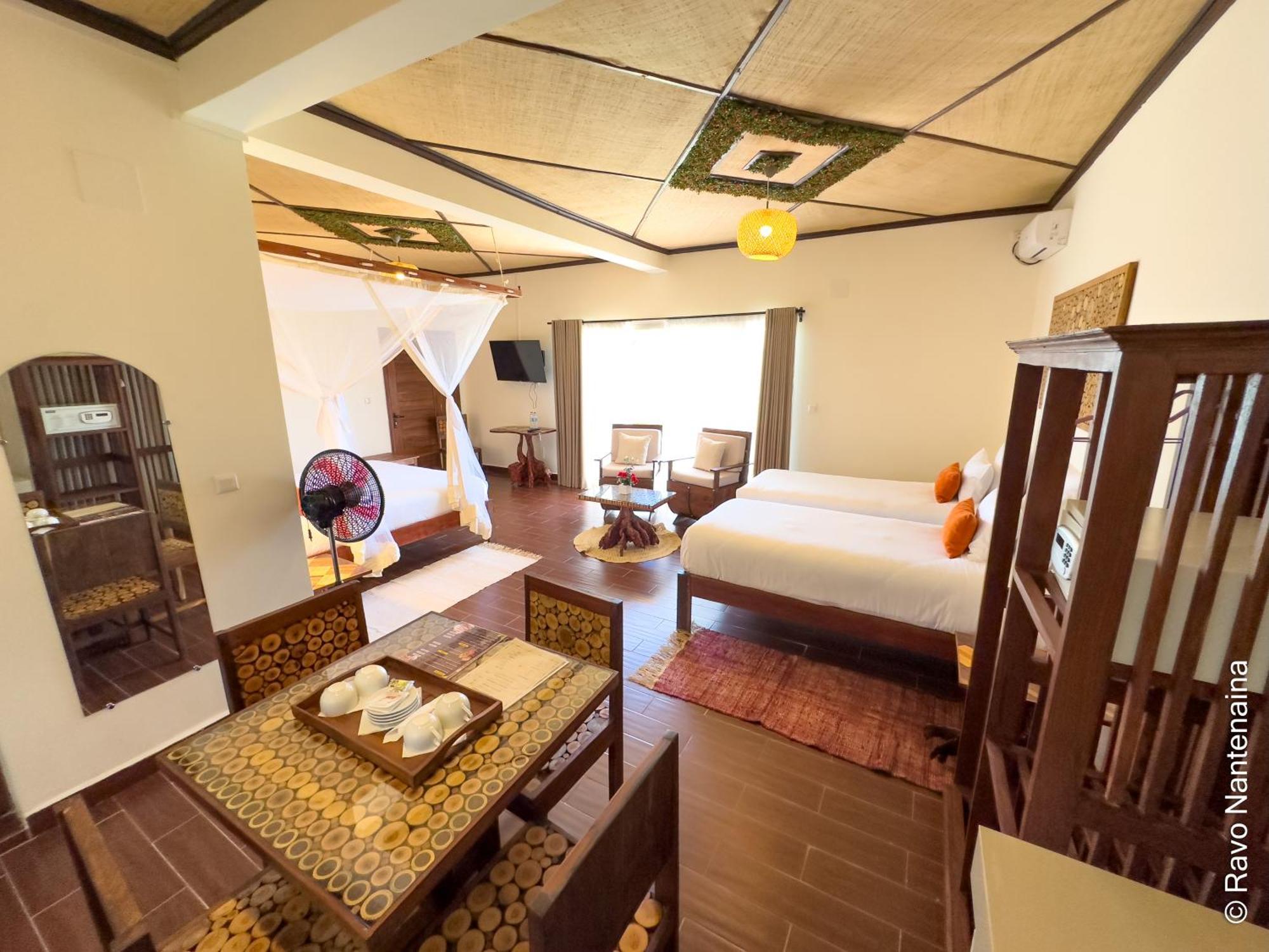 Bira Hotel Antsirabe Exterior photo